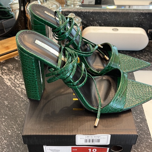 Green Block Heel - Picture 2 of 8